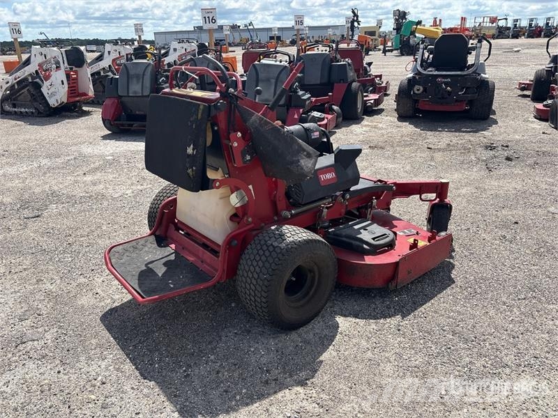 Toro Grandstand Stand-On 60 in Lawn Mower ركوب الحشائش