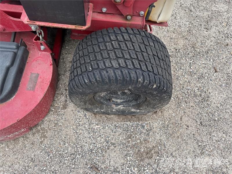 Toro Grandstand Stand-On 60 in Lawn Mower Vrtni traktor kosilnice
