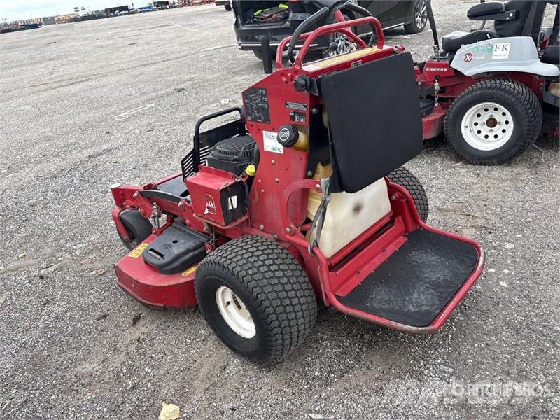 Toro Grandstand Stand-On 52 in Lawn Mower Åkgräsklippare
