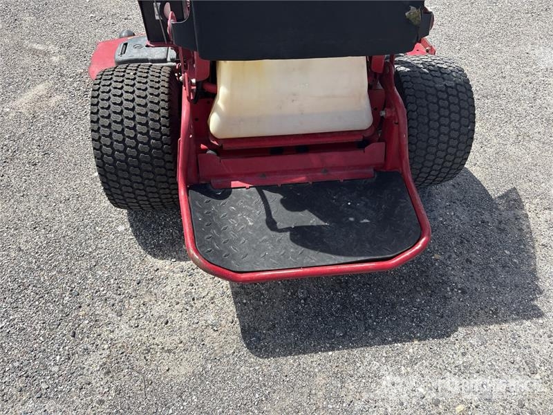 Toro Grandstand Stand-On 60 in Lawn Mower ركوب الحشائش