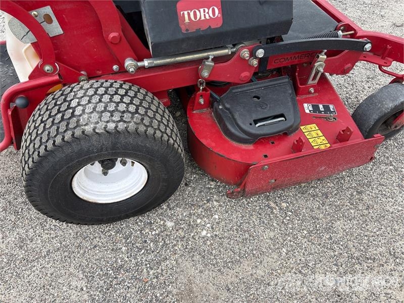 Toro Grandstand Stand-On 52 in Lawn Mower Vrtni traktor kosilnice