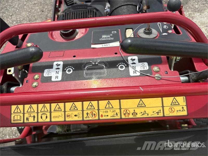 Toro Grandstand Stand-On 60 in Lawn Mower ركوب الحشائش