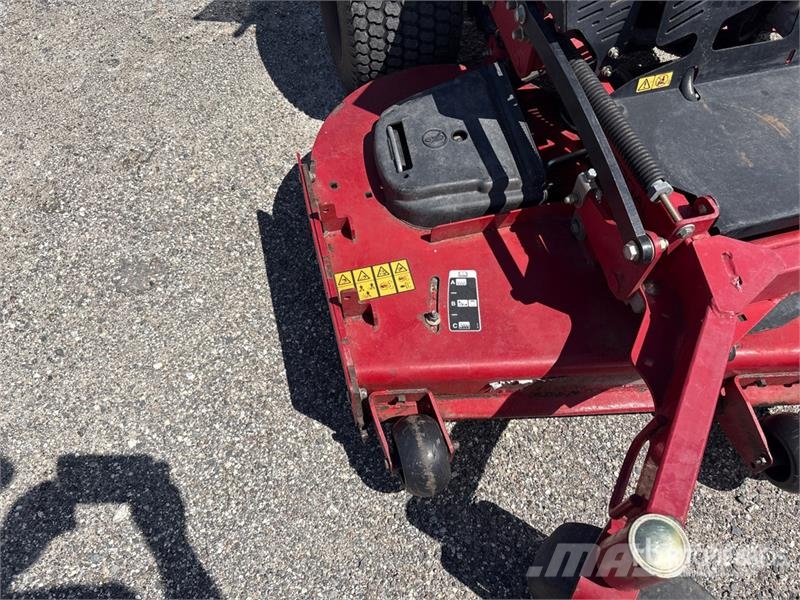 Toro Grandstand Stand-On 60 in Lawn Mower ركوب الحشائش