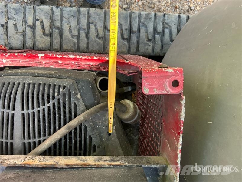 Toro MBTX2500-68138 1.25 ton Stand-On Concrete Buggy Priedai