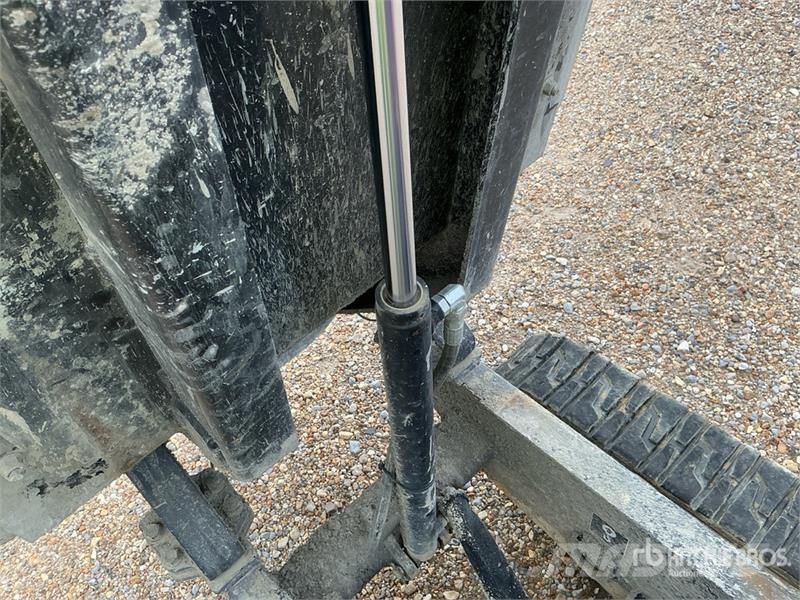 Toro MBTX2500-68138 1.25 ton Stand-On Concrete Buggy Priedai