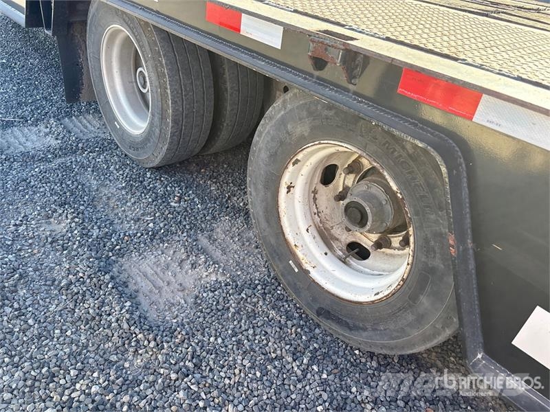 TOWMASTER T-70HT 48 ft T/A Hydraulic Tail Trailer Low loaders