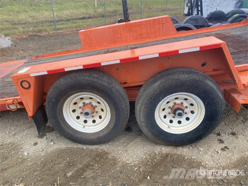 TOWMASTER T-9DT 14 ft T/A Tilt Deck Trailer Низькорамні причепи