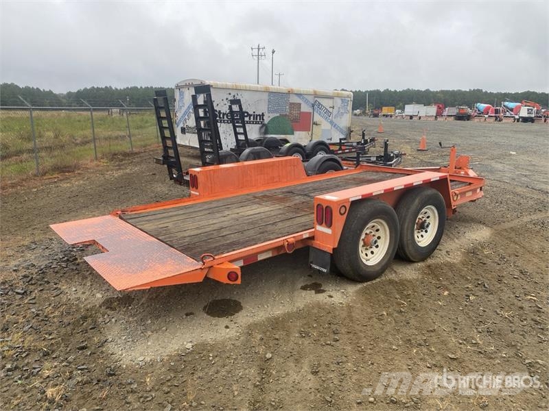 TOWMASTER T-9DT 14 ft T/A Tilt Deck Trailer Низькорамні причепи