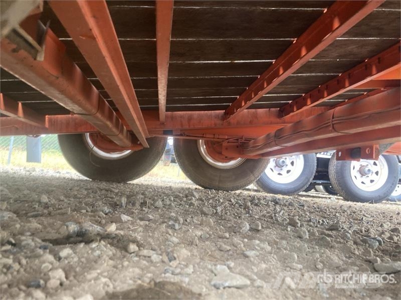 TOWMASTER T-9DT 14 ft T/A Tilt Deck Trailer Низькорамні причепи