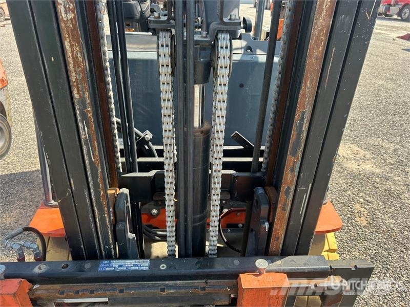 Toyota 05-8FBM20T 4000 lb Electric Forklift 전동 지게차