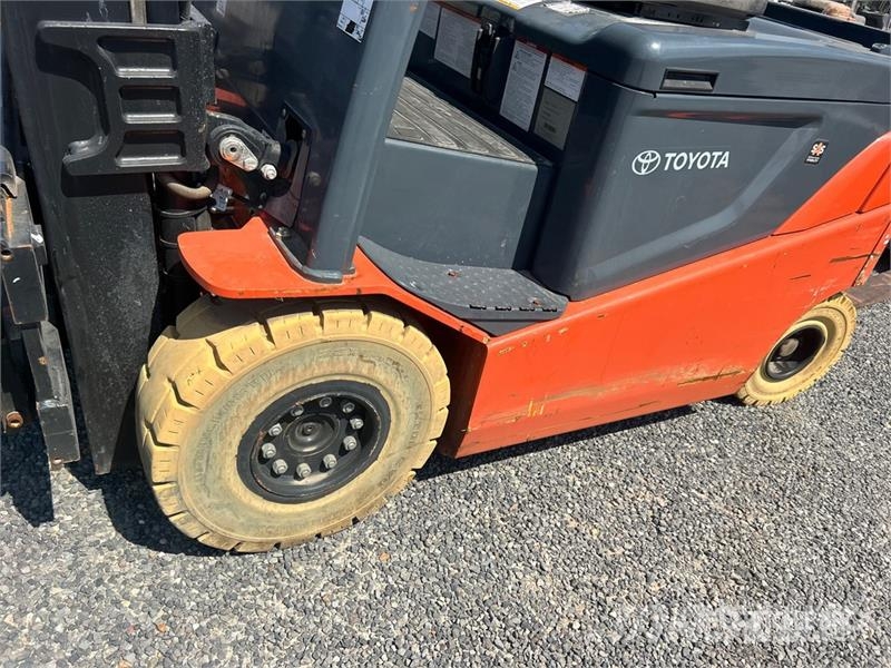 Toyota 05-8FBM20T 4000 lb Electric Forklift 전동 지게차