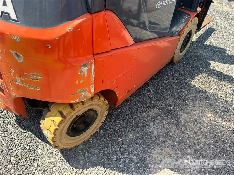 Toyota 05-8FBM20T 4000 lb Electric Forklift 전동 지게차