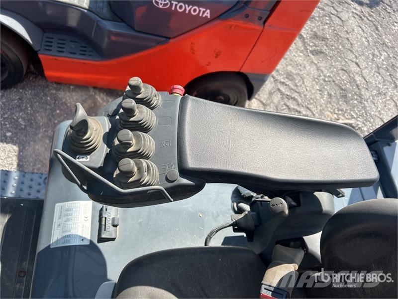 Toyota 05-8FBM25T 5000 lb Electric Forklift Elektriskie autoiekrāvēji