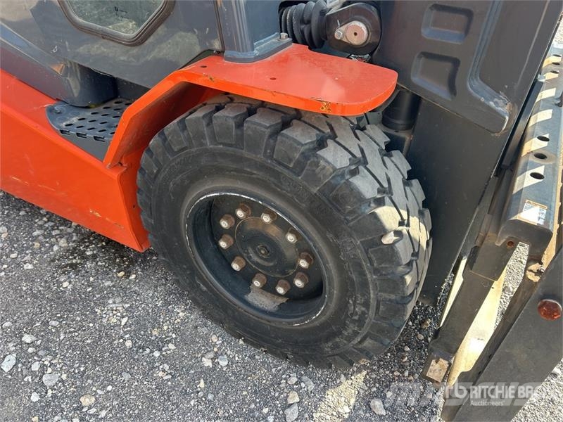 Toyota 05-8FBM40T 7959 lb Electric Forklift Elektriskie autoiekrāvēji