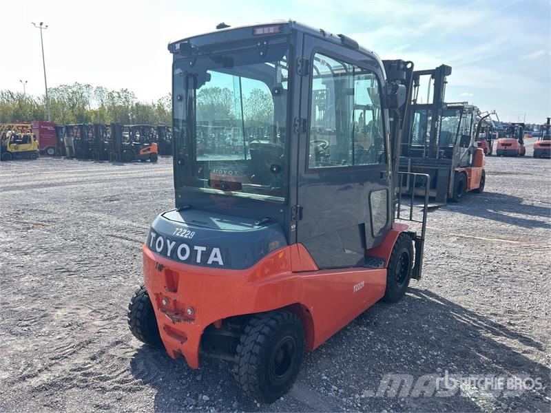 Toyota 05-8FBM40T 7959 lb Electric Forklift Elektriskie autoiekrāvēji