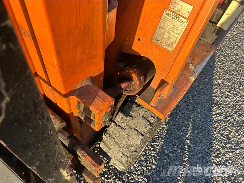Toyota 2FBE15 2800 lb Electric Forklift Chariots élévateurs électriques