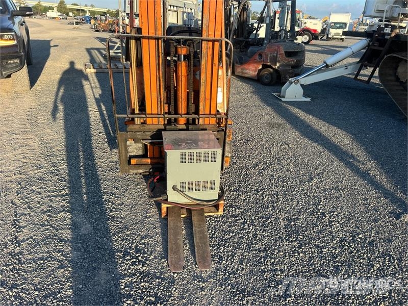 Toyota 2FBE15 2800 lb Electric Forklift Električni viljuškari