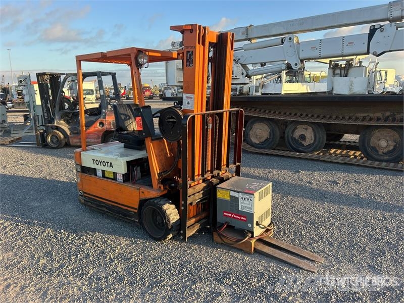 Toyota 2FBE15 2800 lb Electric Forklift Električni viljuškari