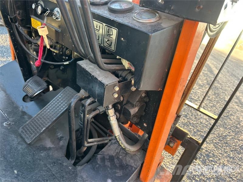 Toyota 2FBE15 2800 lb Electric Forklift Chariots élévateurs électriques