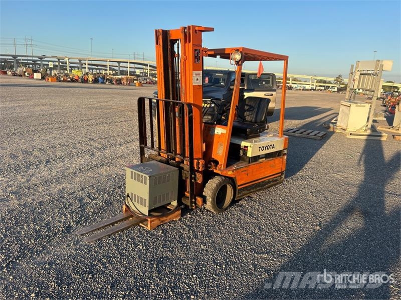 Toyota 2FBE15 2800 lb Electric Forklift Električni viljuškari