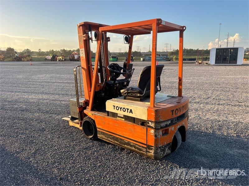 Toyota 2FBE15 2800 lb Electric Forklift Električni viljuškari