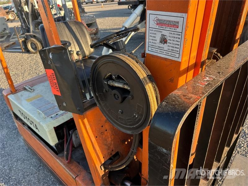 Toyota 2FBE15 2800 lb Electric Forklift Električni viljuškari