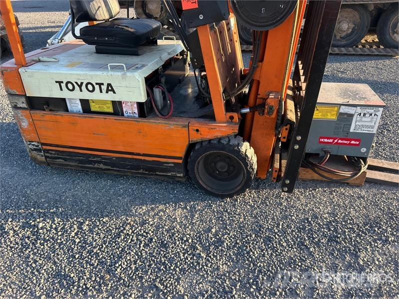 Toyota 2FBE15 2800 lb Electric Forklift Električni viljuškari
