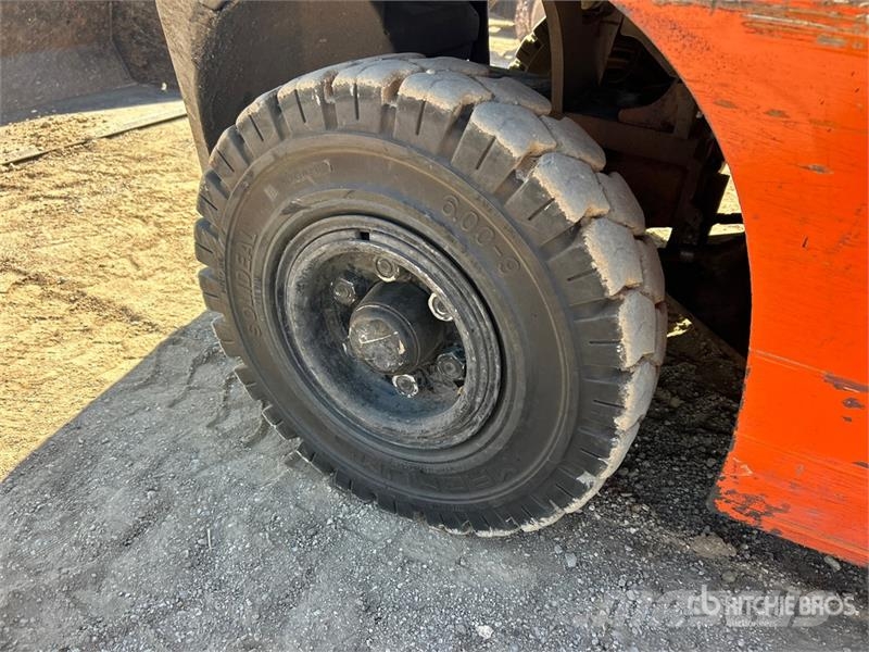 Toyota 40-8FGU25 4500 lb Pneumatic Tire Forklift Autokrāvēji - citi