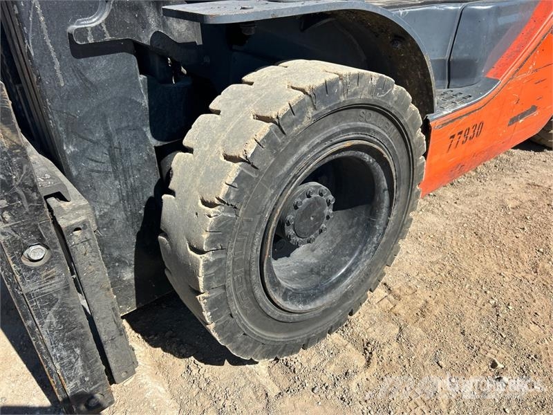 Toyota 40-8FGU25 4500 lb Pneumatic Tire Forklift Autokrāvēji - citi