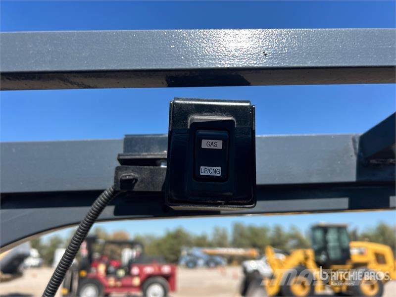 Toyota 40-8FGU25 4500 lb Pneumatic Tire Forklift Autokrāvēji - citi