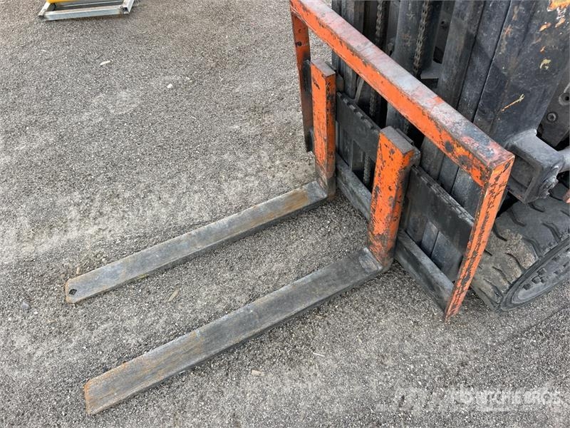 Toyota 42-3FGC15 2650 lb Cushion Tire Forklift Targoncák-Egyéb