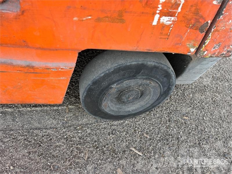 Toyota 42-3FGC15 2650 lb Cushion Tire Forklift Targoncák-Egyéb