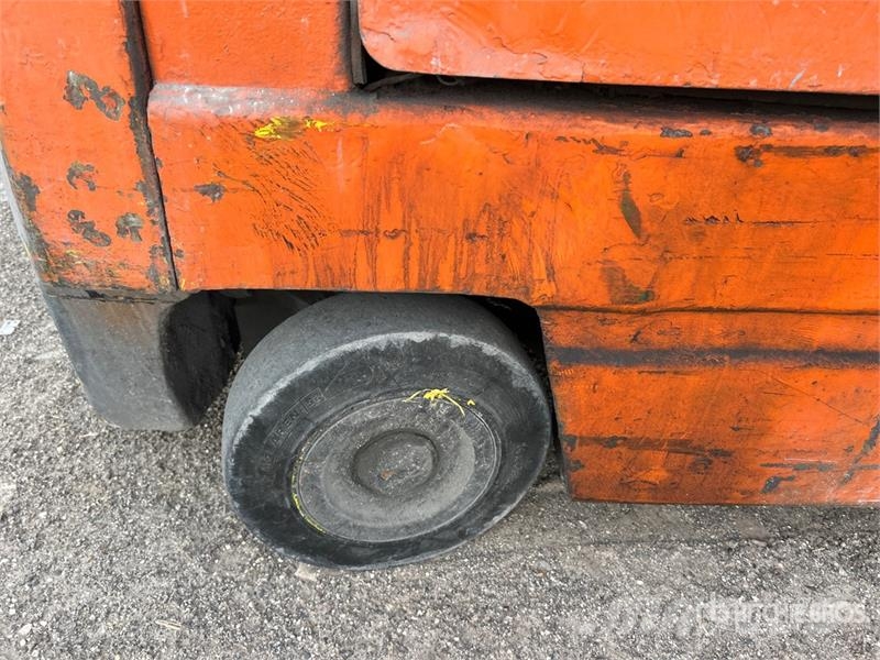 Toyota 42-3FGC15 2650 lb Cushion Tire Forklift Targoncák-Egyéb