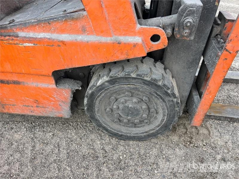 Toyota 42-3FGC15 2650 lb Cushion Tire Forklift Targoncák-Egyéb