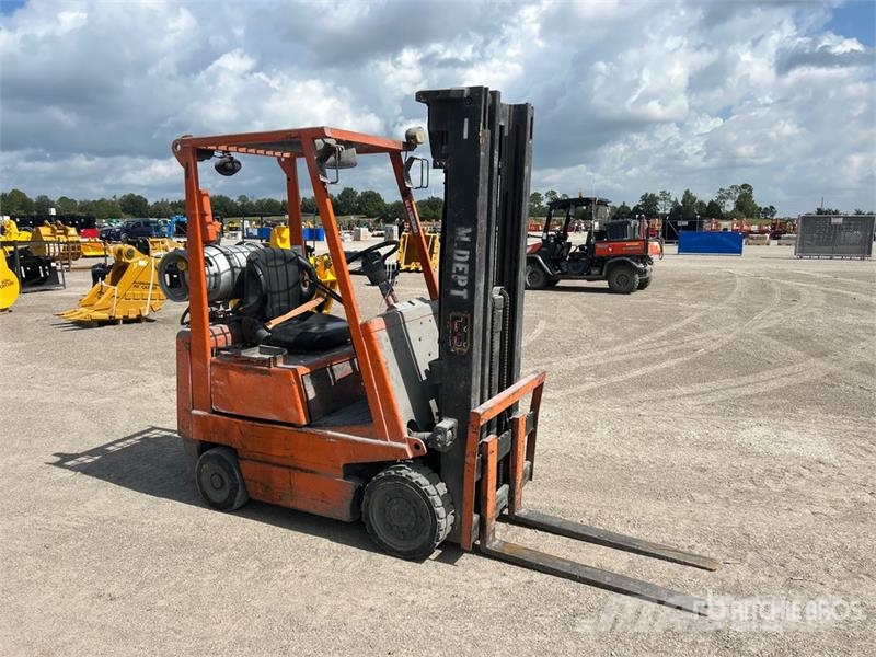 Toyota 42-3FGC15 2650 lb Cushion Tire Forklift Targoncák-Egyéb
