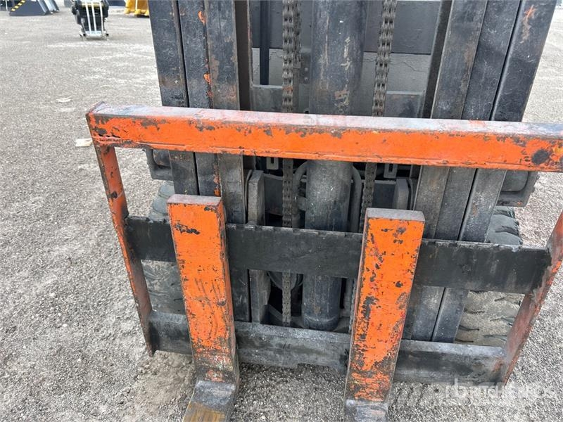 Toyota 42-3FGC15 2650 lb Cushion Tire Forklift Targoncák-Egyéb