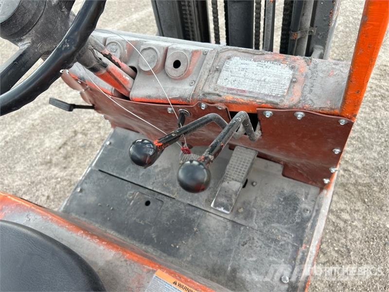 Toyota 42-3FGC15 2650 lb Cushion Tire Forklift Targoncák-Egyéb