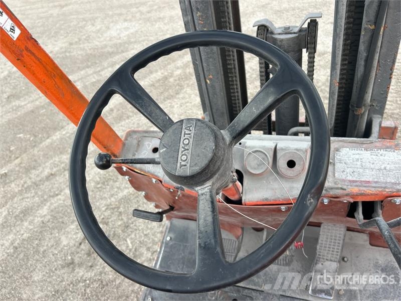 Toyota 42-3FGC15 2650 lb Cushion Tire Forklift Targoncák-Egyéb