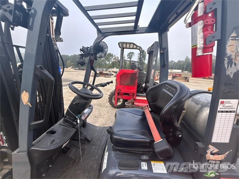Toyota 50-8FGCSU20 3150 lb Pneumatic Tire Forklift フォークリフト - その他