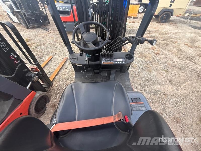 Toyota 50-8FGCSU20 3150 lb Pneumatic Tire Forklift フォークリフト - その他