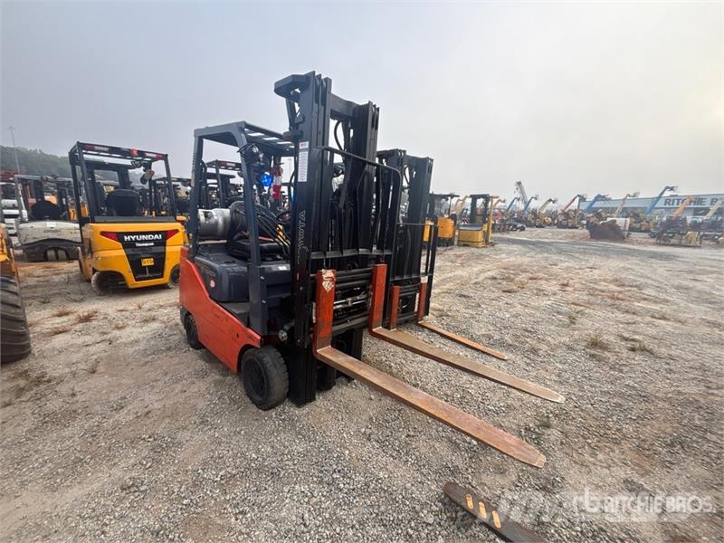 Toyota 50-8FGCSU20 3150 lb Pneumatic Tire Forklift フォークリフト - その他