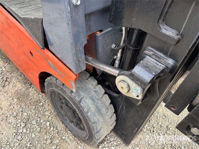 Toyota 50-8FGCSU20 3150 lb Pneumatic Tire Forklift フォークリフト - その他