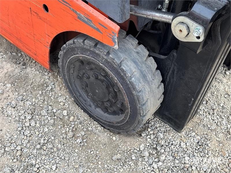 Toyota 50-8FGCSU20 3150 lb Pneumatic Tire Forklift フォークリフト - その他