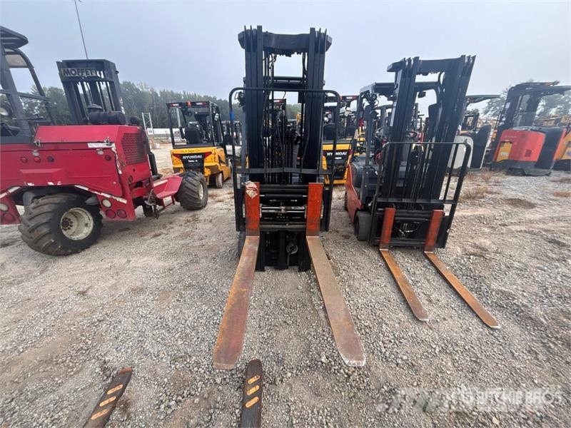 Toyota 50-8FGCSU20 3150 lb Pneumatic Tire Forklift フォークリフト - その他