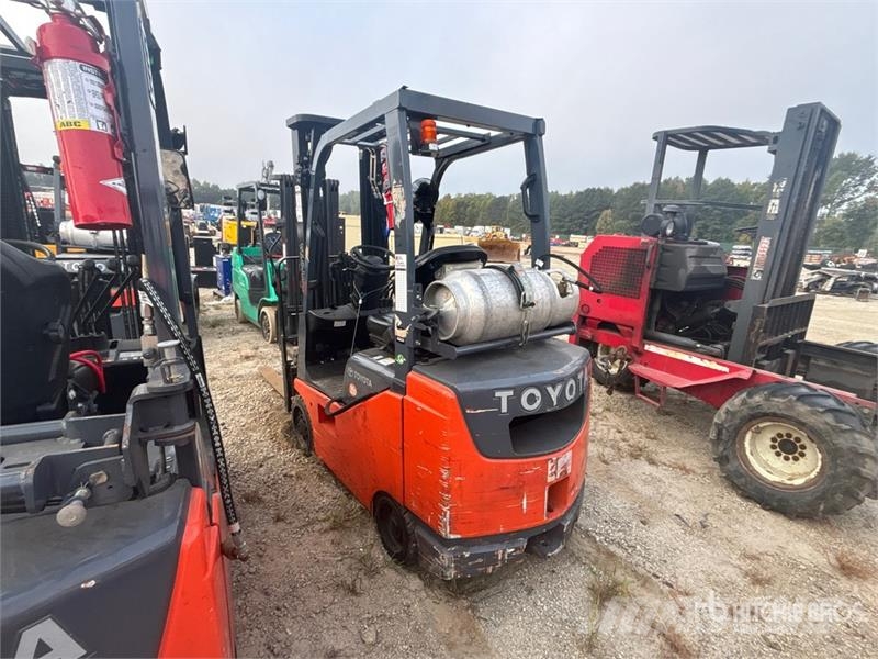 Toyota 50-8FGCSU20 3150 lb Pneumatic Tire Forklift フォークリフト - その他