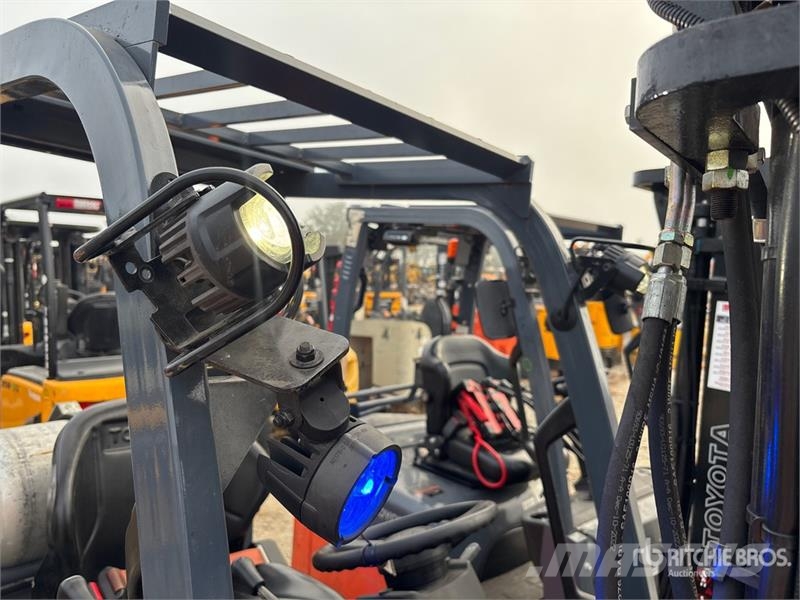 Toyota 50-8FGCSU20 3150 lb Pneumatic Tire Forklift フォークリフト - その他