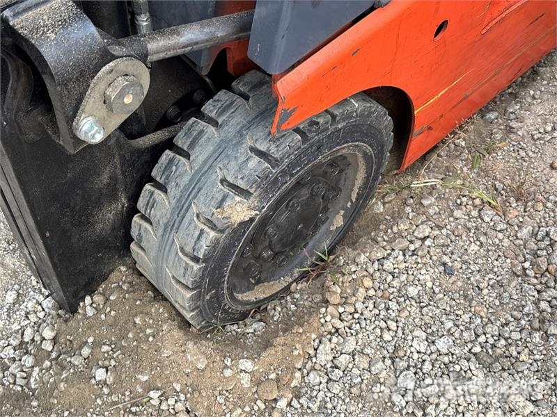Toyota 50-8FGCSU20 3150 lb Pneumatic Tire Forklift フォークリフト - その他