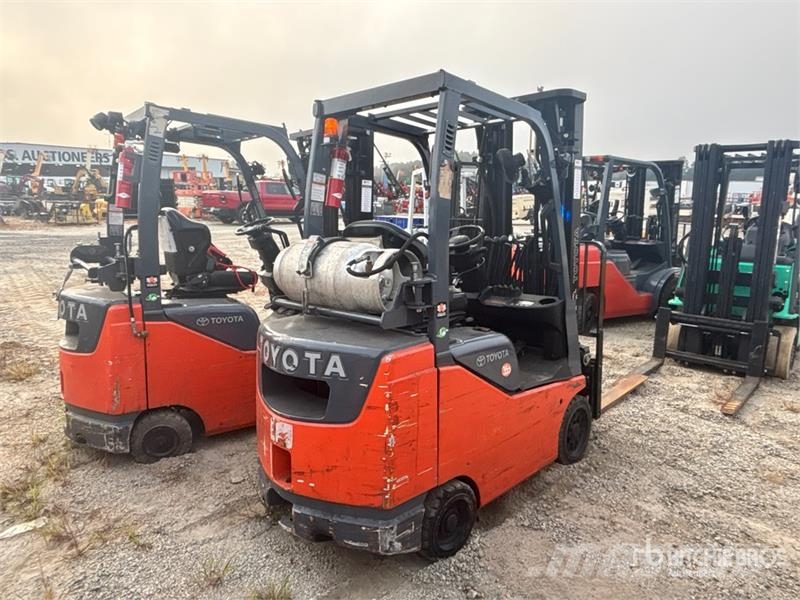 Toyota 50-8FGCSU20 3150 lb Pneumatic Tire Forklift フォークリフト - その他