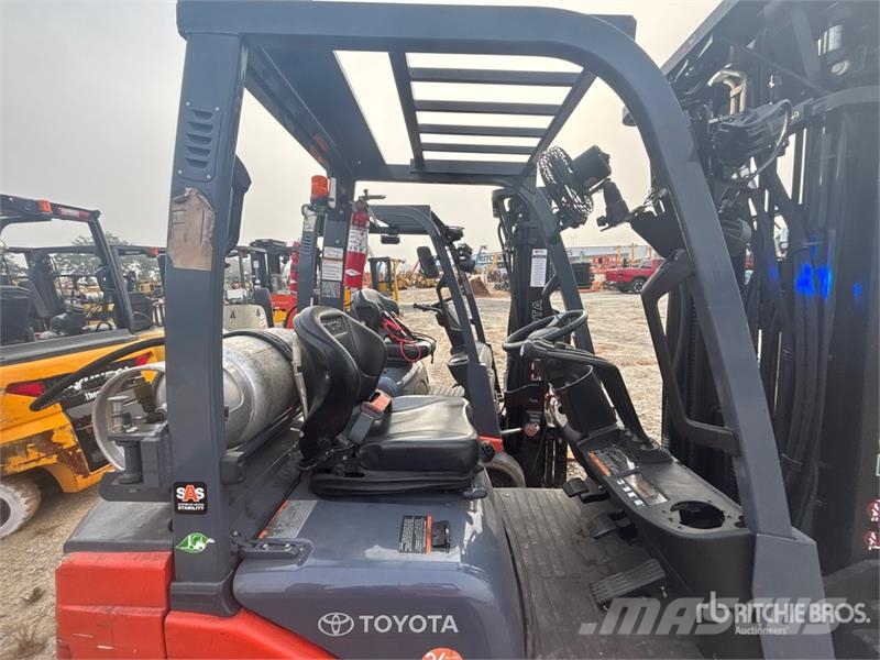 Toyota 50-8FGCSU20 3150 lb Pneumatic Tire Forklift フォークリフト - その他