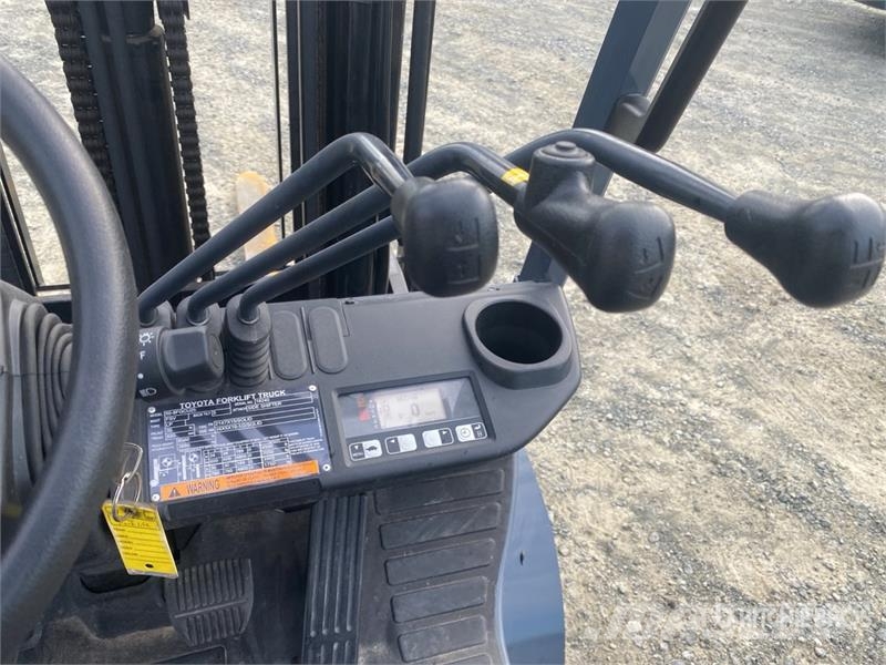 Toyota 50-8FGCU25 4500 lb Cushion Tire Forklift Other